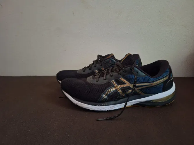 Tenis asics usado