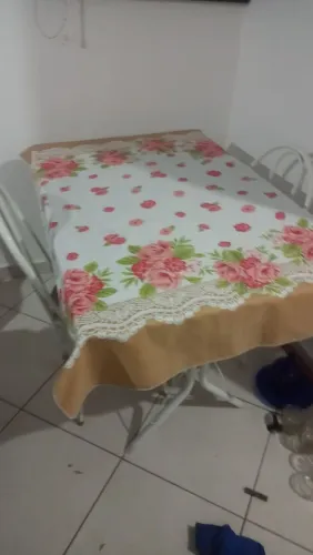 Mesa com duas cadeiras