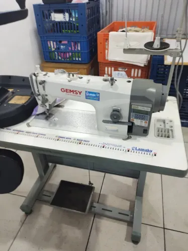 Vendo mesa de passadoria e reta eletrônica