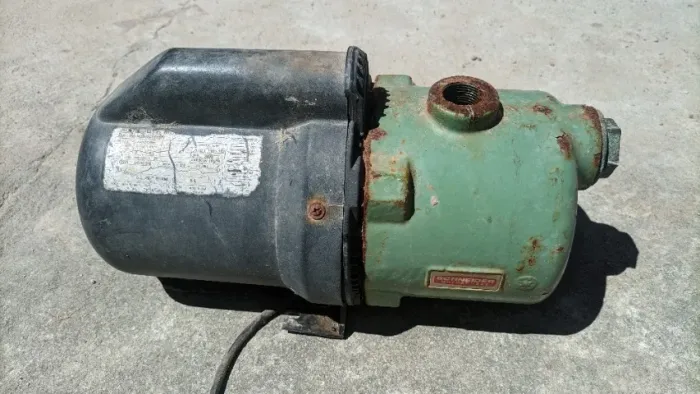 Bomba d'Água SCHNEIDER usada.
