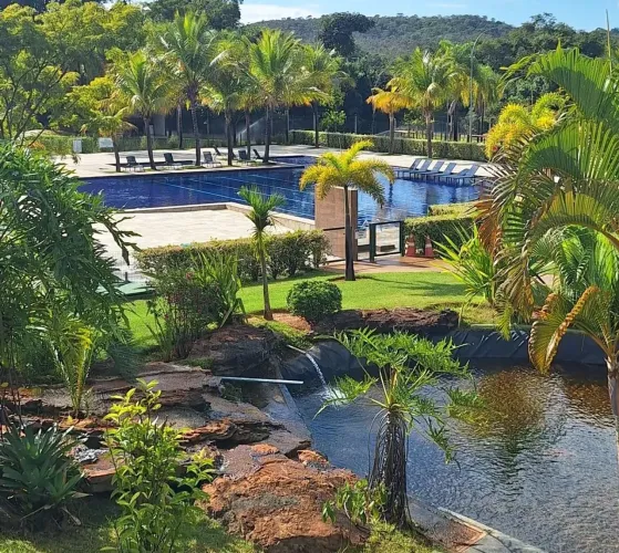 Vendo ou troco em veículo,um terreno sensacional em COND de alto Padrão.
