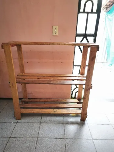 Vendo 03 estantes madeira 1mtx1mtxx0,35mt