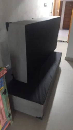 Cama Box semi novo.