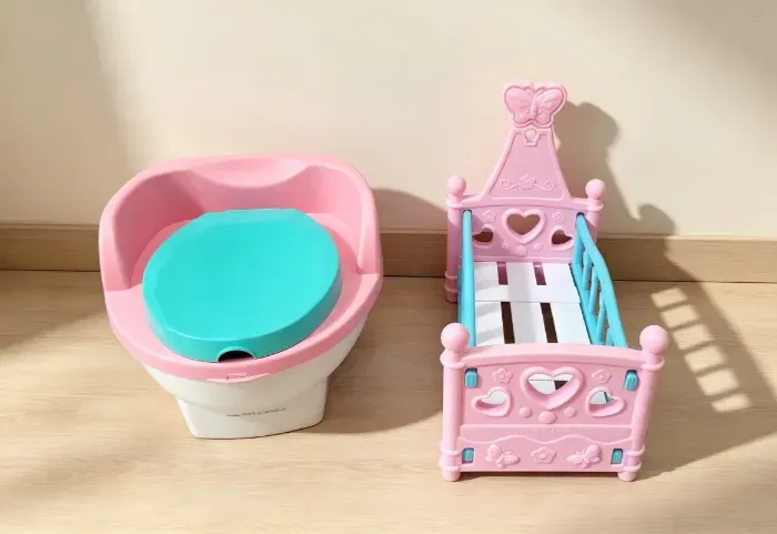Troninho infantil  mais berço  de boneca  