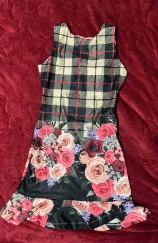 Vestido xadrez com flores, tamanho M