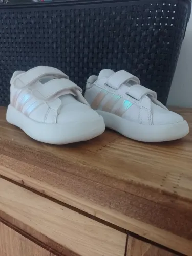 Tênis Adidas infantil fem