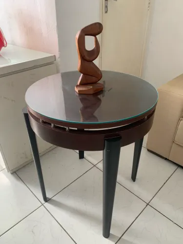 Mesa de canto com tampo de vidro 