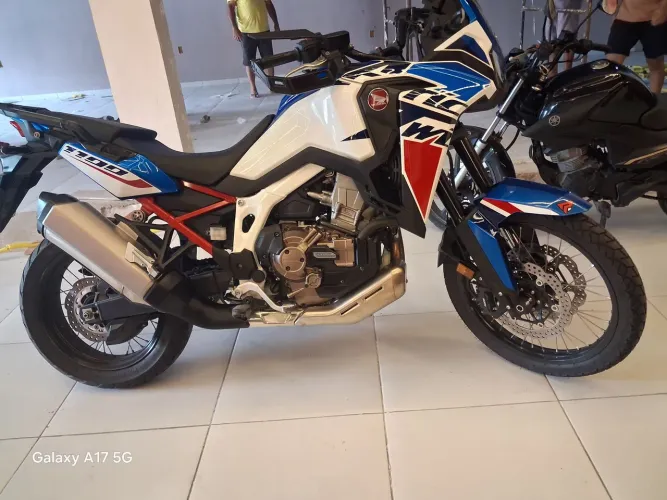 Africa twin 2024 dct. Km 8000)