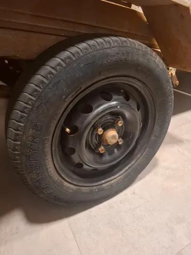 Vendo par rodas aro 13 com pneus