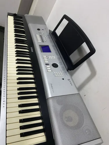 Teclado Yamaha dgx520