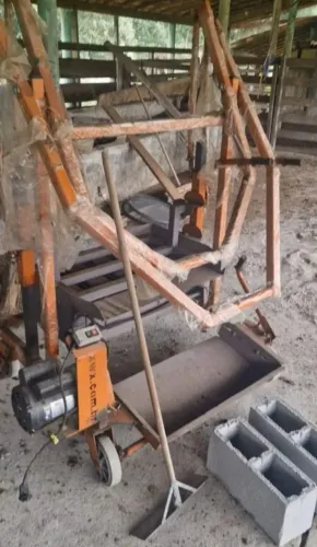 Vendo Máquina de Fazer Blocos de Concreto