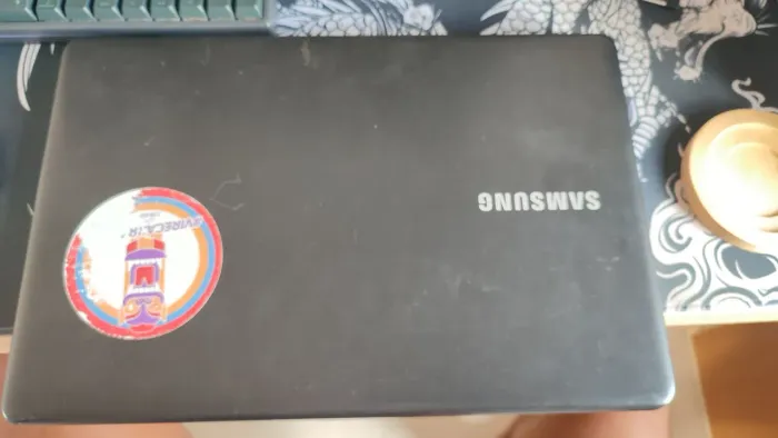 Notebook Samsung (carcaça quebrada)