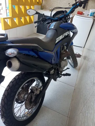 Excelente moto!! Novinha 