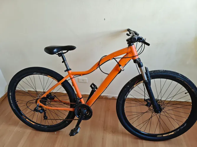 Bicicleta Aro 29 com regulador de amortecedor