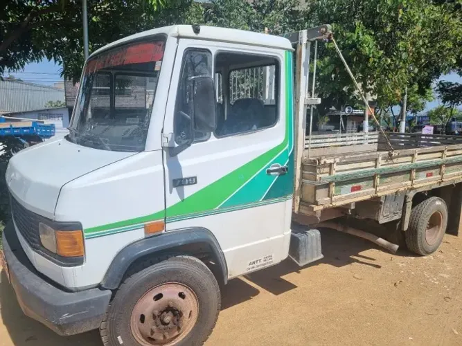 Vende-se caminhão 709 - 1995.