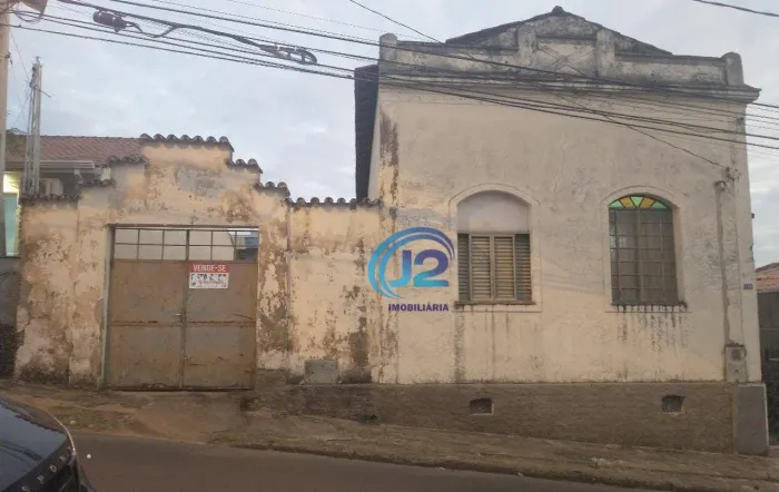 Casa antiga com 3 dorm à venda, 180 m² por R$ 640.000 - Centro - Espírito Santo do Pinhal/