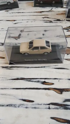 Miniatura colecionável do Gol BX 1981 Volkswagen.