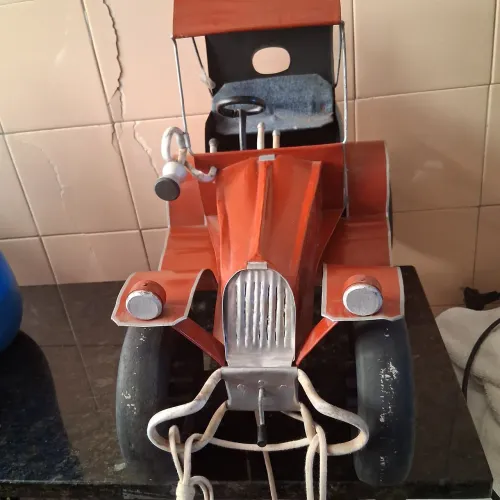 Calhambeque antigo lata artesanal,  rico em detalhes,  perfeito 