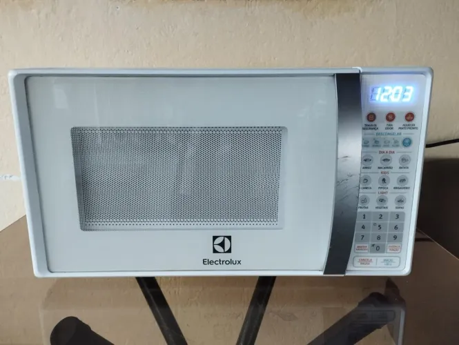 Microondas Electrolux de 20 litros