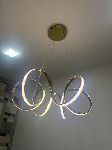 Vendo lustre com cores quentes e fria e controle