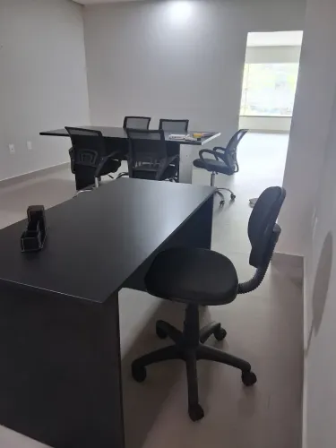 Mesa grande 1.20 por 60 mais cadeira 600  zap *