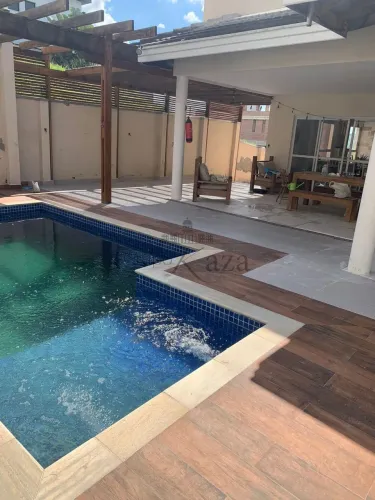 Oportunidade - Casa em Condomínio - Condomínio Residencial Jaguary - 4 Dormitórios - 360m²
