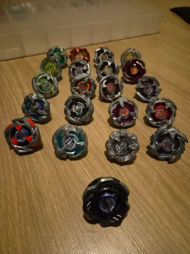 Coleção de Beyblade X - Beys/Piões ORIGINAIS da TAKARA TOMMY e HASBRO.