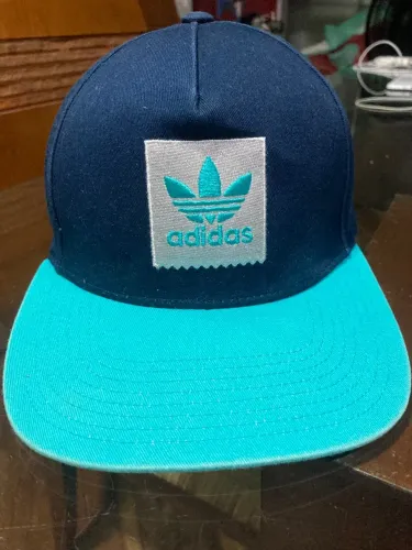 Boné adidas skate