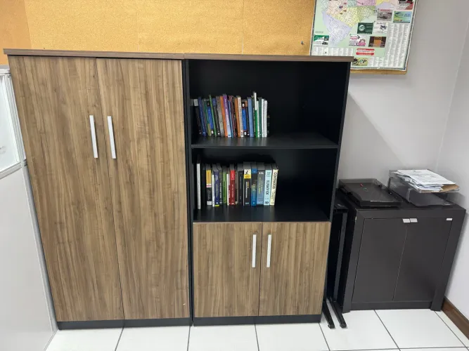 Conjunto de móveis para escritório