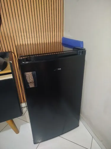 Frigobar Midea 124L semi novo