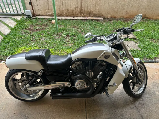 Harley-Davidson V-Rod 2014 | Apenas 19.200 km | Impecável