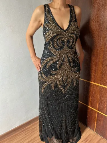 Vestido de festa bordado com pedraria