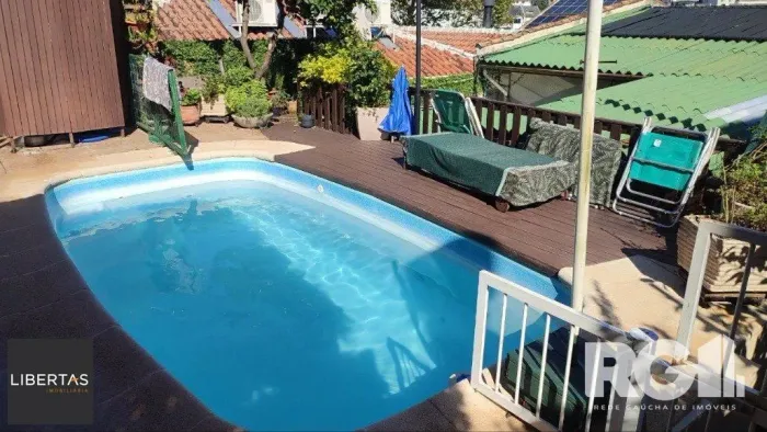 Belíssima casa com 230m privativos na bairro Chacara das Pedras