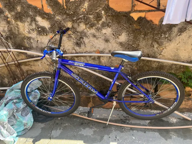 Vende-se bicicleta aro 26 semi-nova com documento