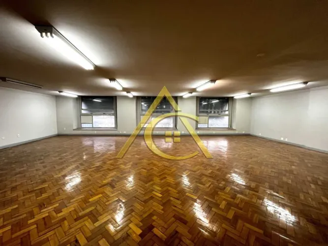 Sala Comercial c/ Banheiro l 154 m² l Centro | Frente p/ R. Visconde de Inhaúma | 10 min d