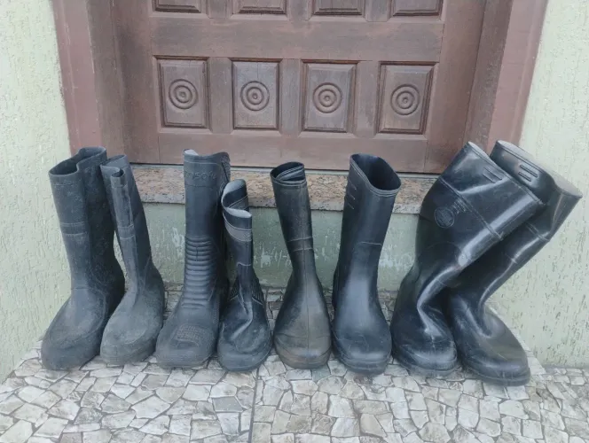 Botas números 39/40/42 e 44 usada em bom estado