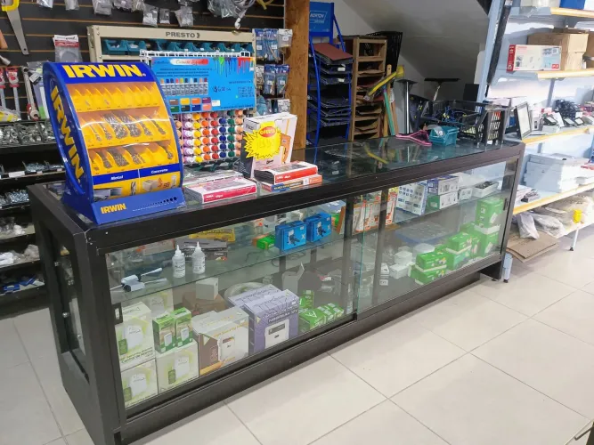 Balcão em alumínio preto de loja 2,57 x0,92 x0,60 entrego Peruíbe