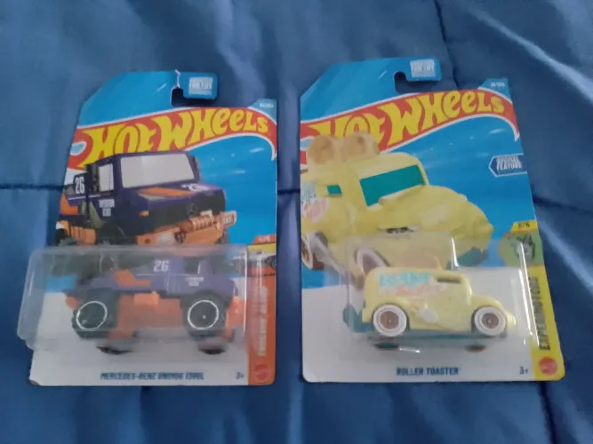 Carrinhos hot Wheels.