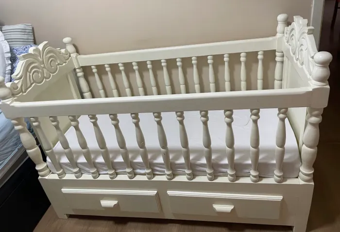 Vendo berço madeira cerejeira reformado