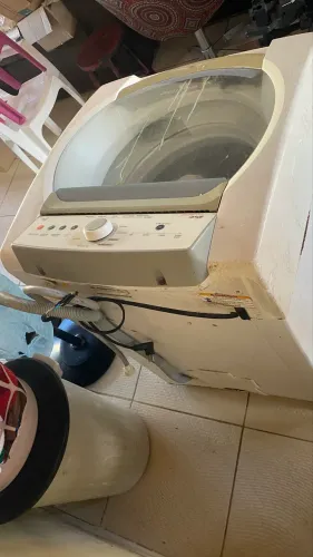 Vendo fogão ,máquina de lavar,mesa de estar (sem as cadeiras porque quebraram )