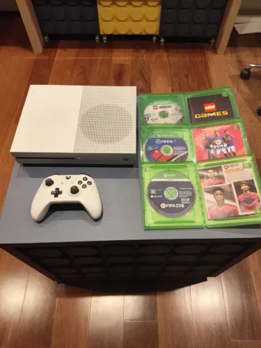 Xbox one s 3 jogos 2 controles preço negociável