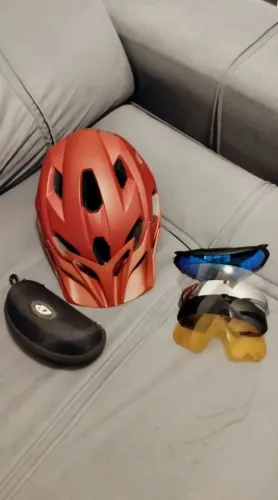 KIT CICLISMO: CAPACETE + ÓCULOS