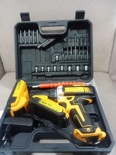 Furadeira e Parafusadeira NOVA com 2 baterias
