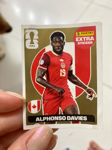 Figurinha Legend Alphonso Davies Ouro