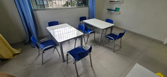 Kit Escolar Infantil Completo - 8 Cadeiras + 2 Mesas