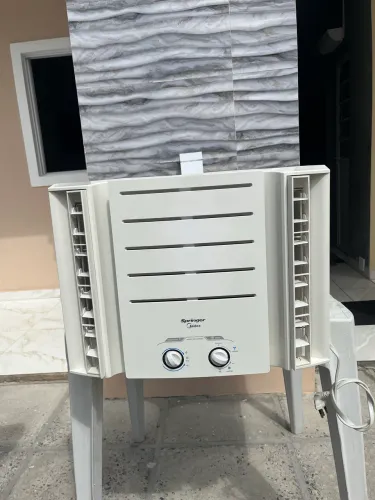 Ar Condicionado de Janela Mecânico 7500 BTUs Frio Midea