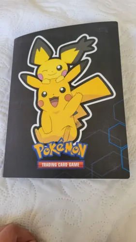 Album completo 239 figurinhas Pokémon 32 brilhantes e 4 raras 