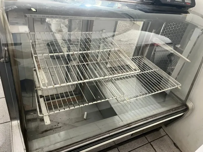 Balcão refrigerador pra tortas e bolos