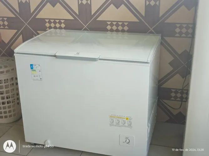 Freezer horizontal Eletrolux Inverter . Semi-novo em estado de novo- 1.800,00