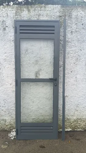 Porta alumínio 0.72x2.14